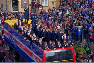 bus-islande-supporters